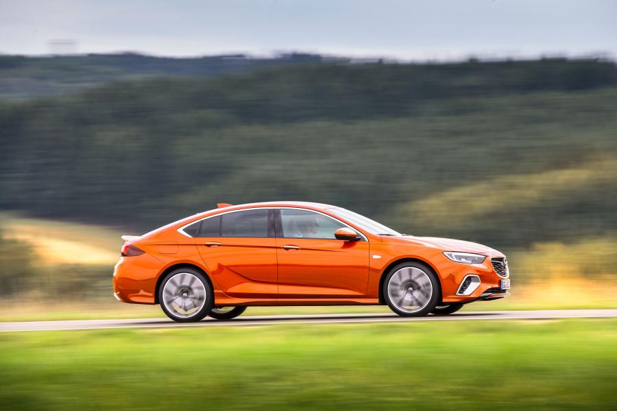  Opel Insignia GSi 2017 года  (фото 32 из 45)